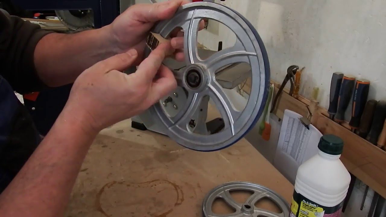 Remplacement des garnitures sur une scie &agrave; ruban Fox 28-180