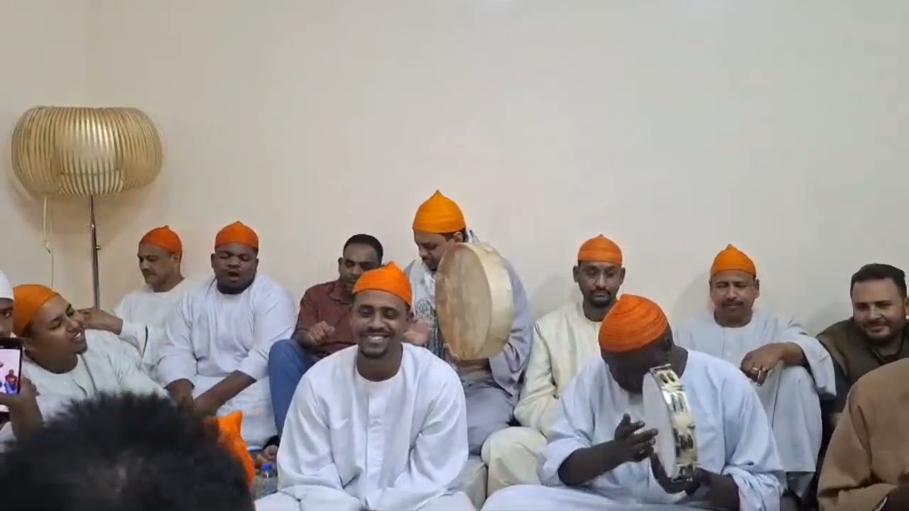 حاشا أَبَا الْعْينيْنِ تهلك  عُصْبَةٌ *  قد طورتها  كفكم أطوارا.صالح عبدالله  والمجموعة.  تراحم دبي