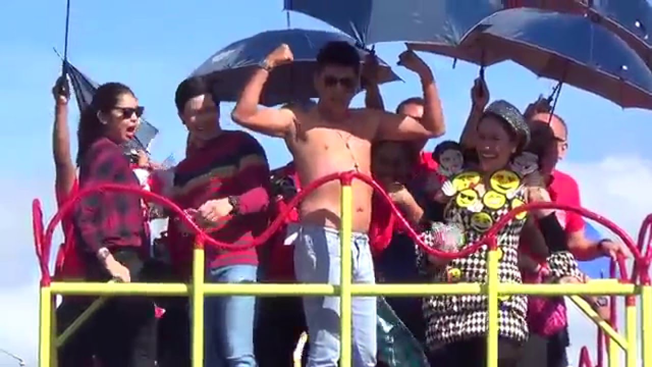 Stars, floats enthrall fans at 2015 MMFF parade