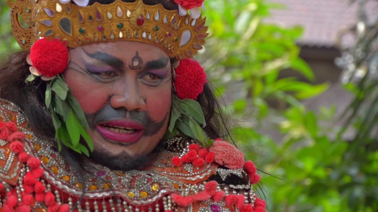 BALI: HINDU TEMPLE CEREMONY (Pura Puseh Temple, Ubud, Bali) (1080P HD)