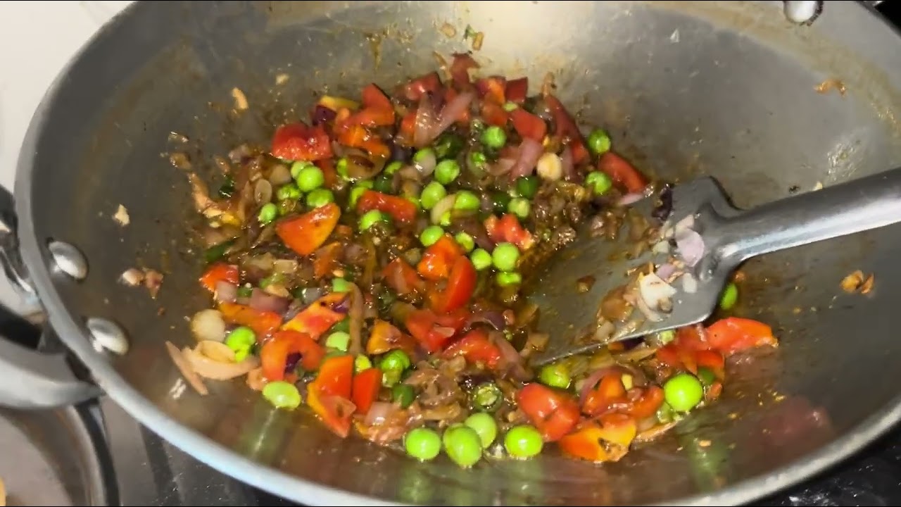 मैं बना रहा था पास्ता 🍝 आ के कर लो आप बस्ता 