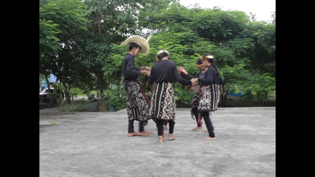 Tarian Kreasi Kebalai Suku Rote NTT oleh Mahasiswa PGSD Undana Kupang