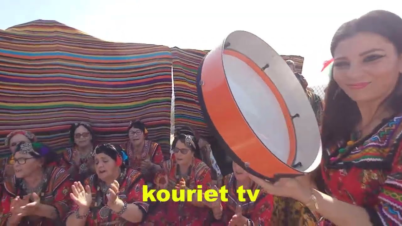 Urar lkhalath: Troupe de Village Taksebt "Iflissen-Tigzirt"à issaradjen "makouda-boudjima"tizi-ouzou