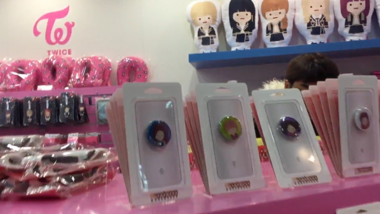 트와이스 (TWICE) Store Hongdae Tour + Unboxing