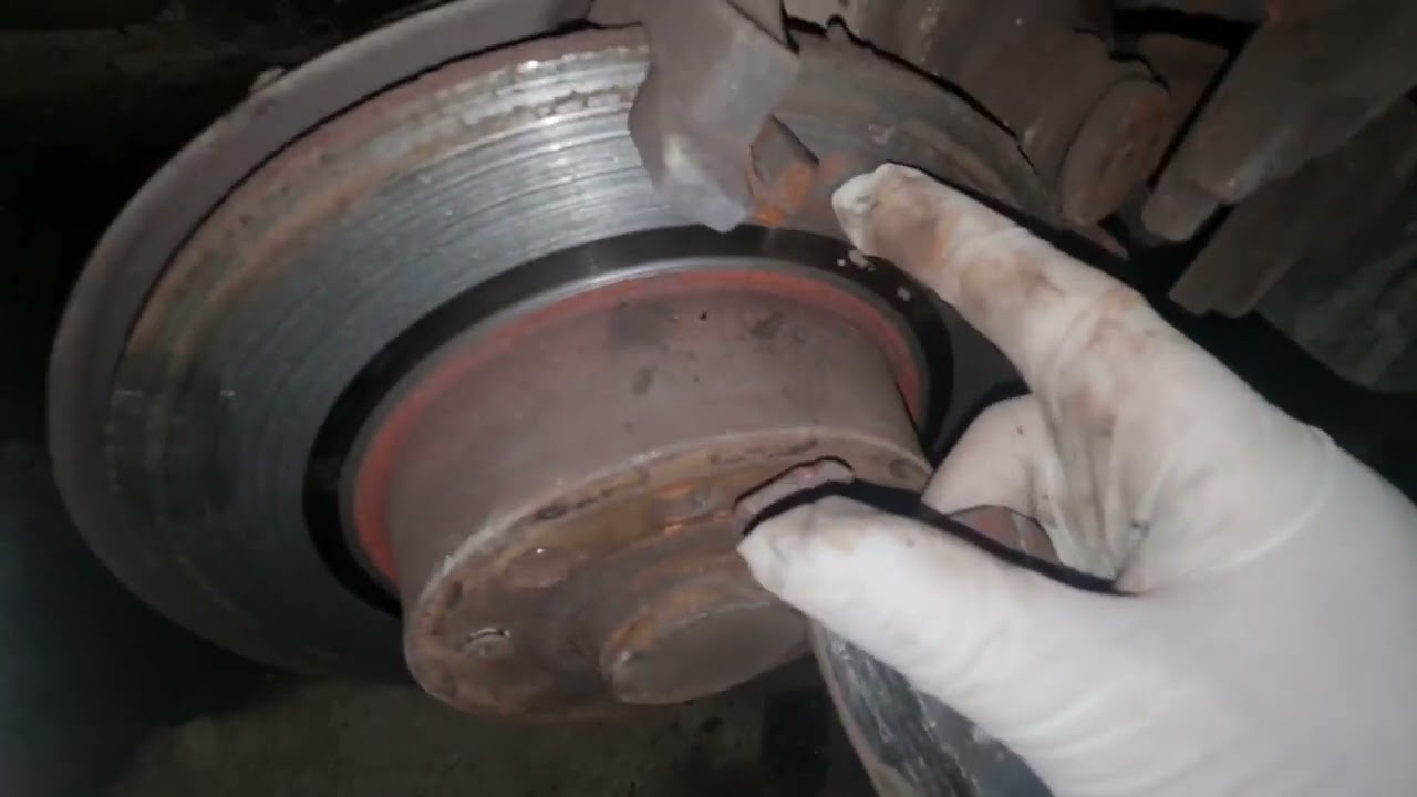 De ce blochează roata  la frânare și face zgomot intens Vw Golf , reconditionare etrier  frana
