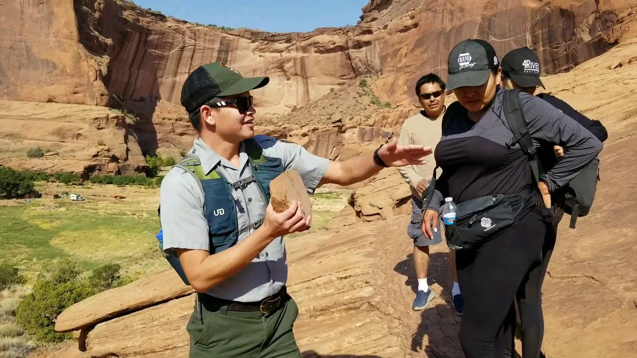 Hiking Bare Trail - Canyon De Chelly, Chinle Az