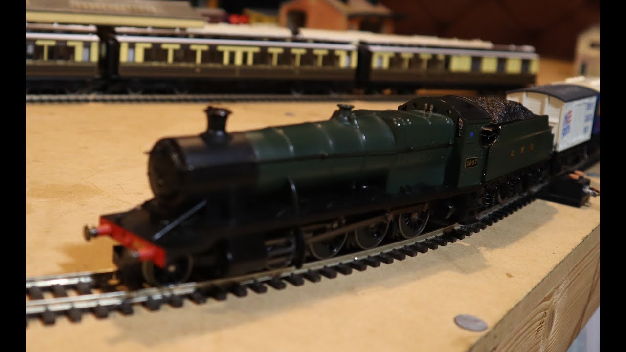 Hornby GWR 2800 locomotive R 2464. Tender driven version.