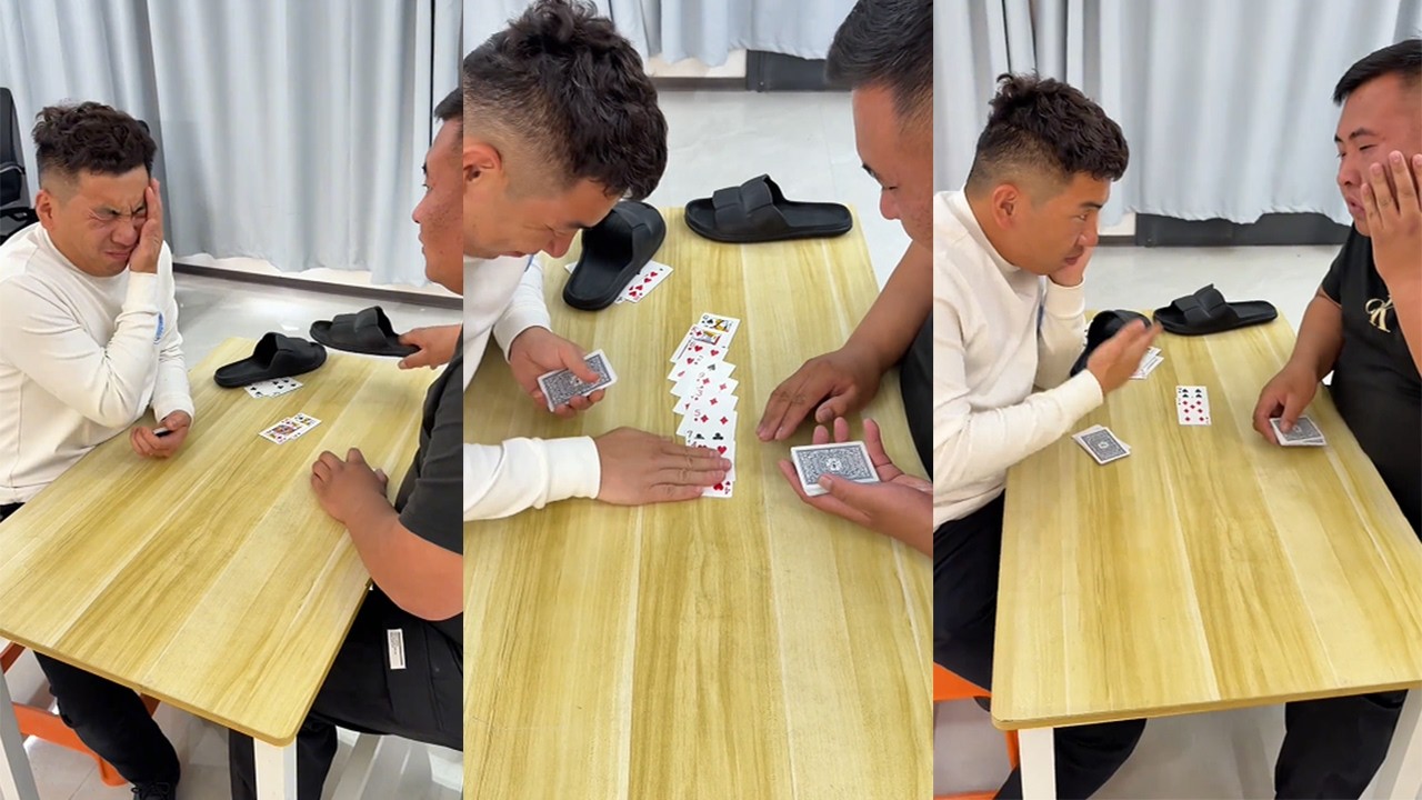 In a crucian carp fishing competition, a person was slapped with a slipper.#funny#hilarious