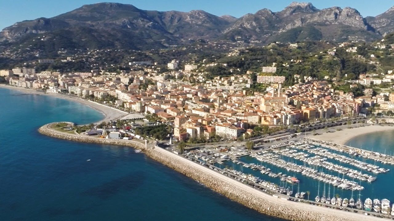 La Côte d'Azur vue du ciel : les ports de Menton