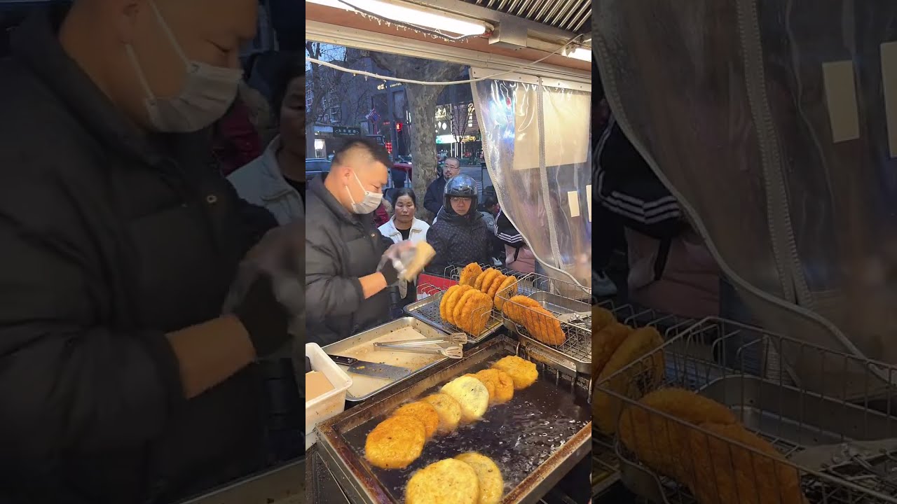 Enjoying delicious food - 纵览美食直播