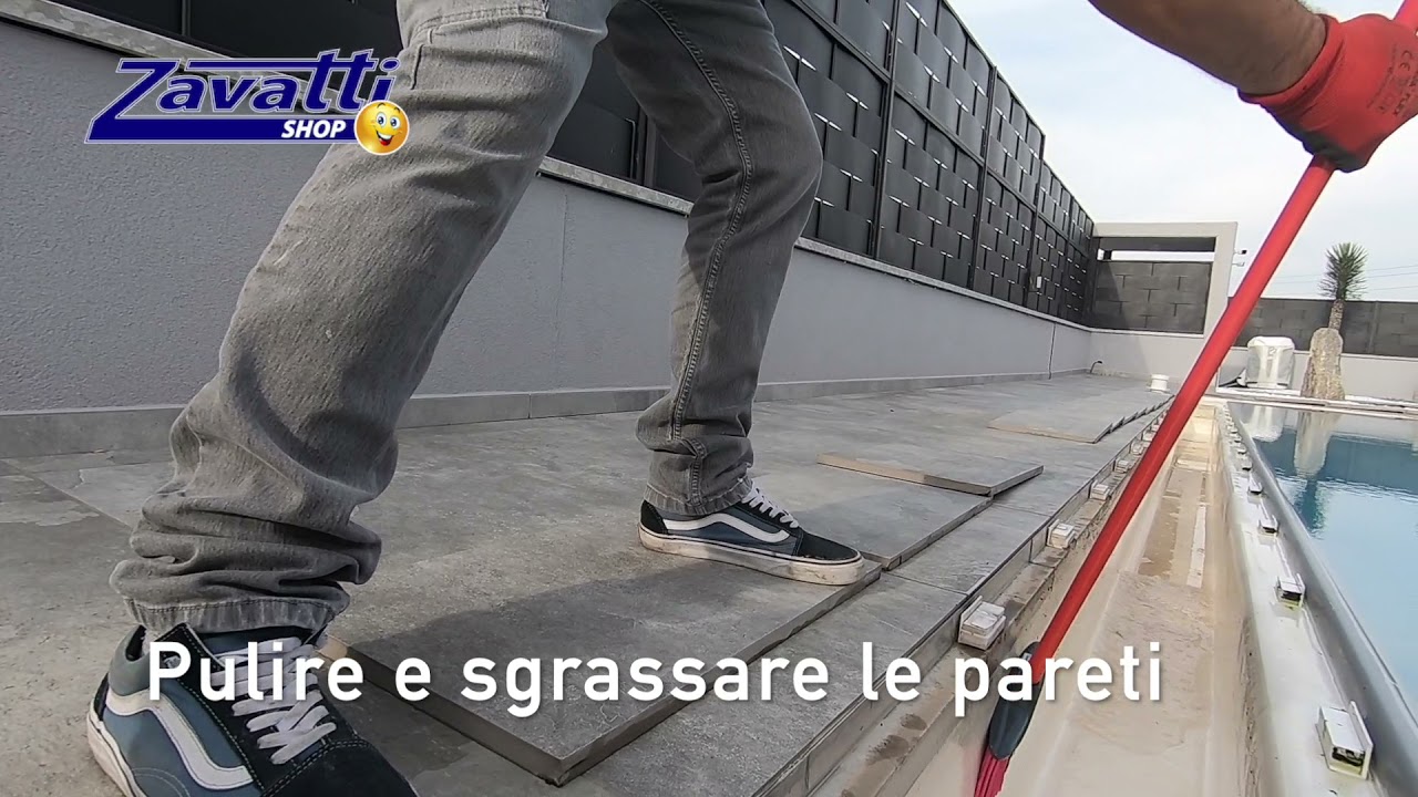 Come pulire la canalina di una piscina a sfioro 🏊‍♀️