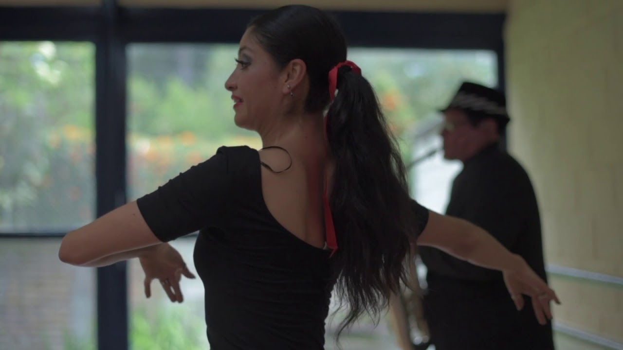UN SAXO PARA RECORDAR - LEJOS DE TI (Tango)