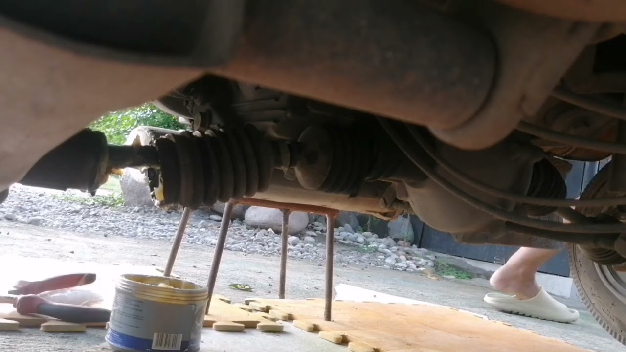 Bajaj RE Greasing slider block and rubber boots #BajajRE #BajajMaximaZ #tuktuk