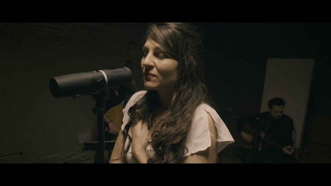 Lise Martin - BARGE (Clip officiel)