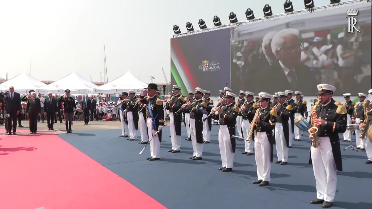 Festa della Marina Militare: Presidente della Repubblica passa in rassegna lo schieramento