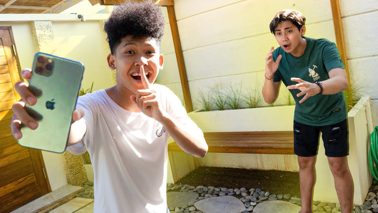 PRANK SEMBUNYIIN HP KELVAN DI DALAM TANAH!!