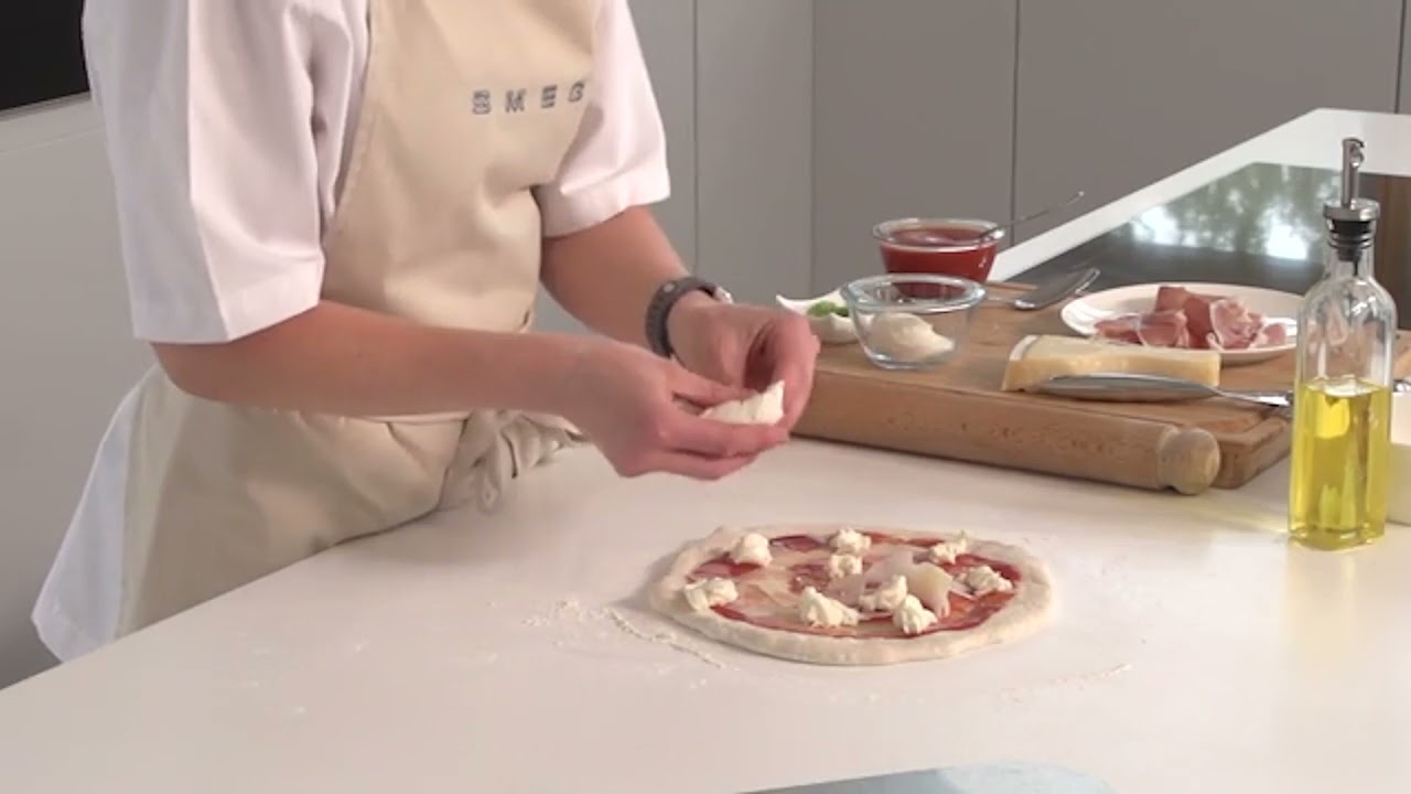 Smeg pizza stone for Smeg ovens, available from Häfele