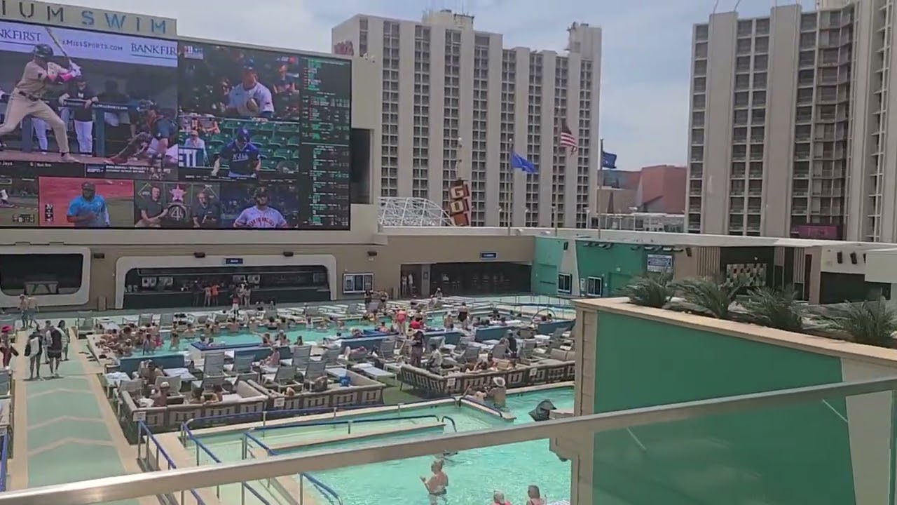 CIRCA LAS VEGAS POOL !! #lasvegas #circalasvegas #pool #fun #travel