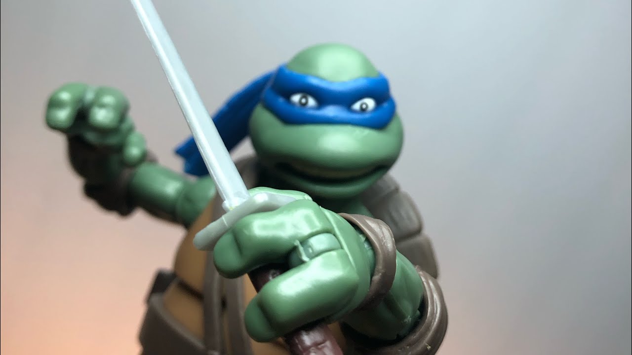Teenage Mutant Ninja Turtles Leo in disguise figure review