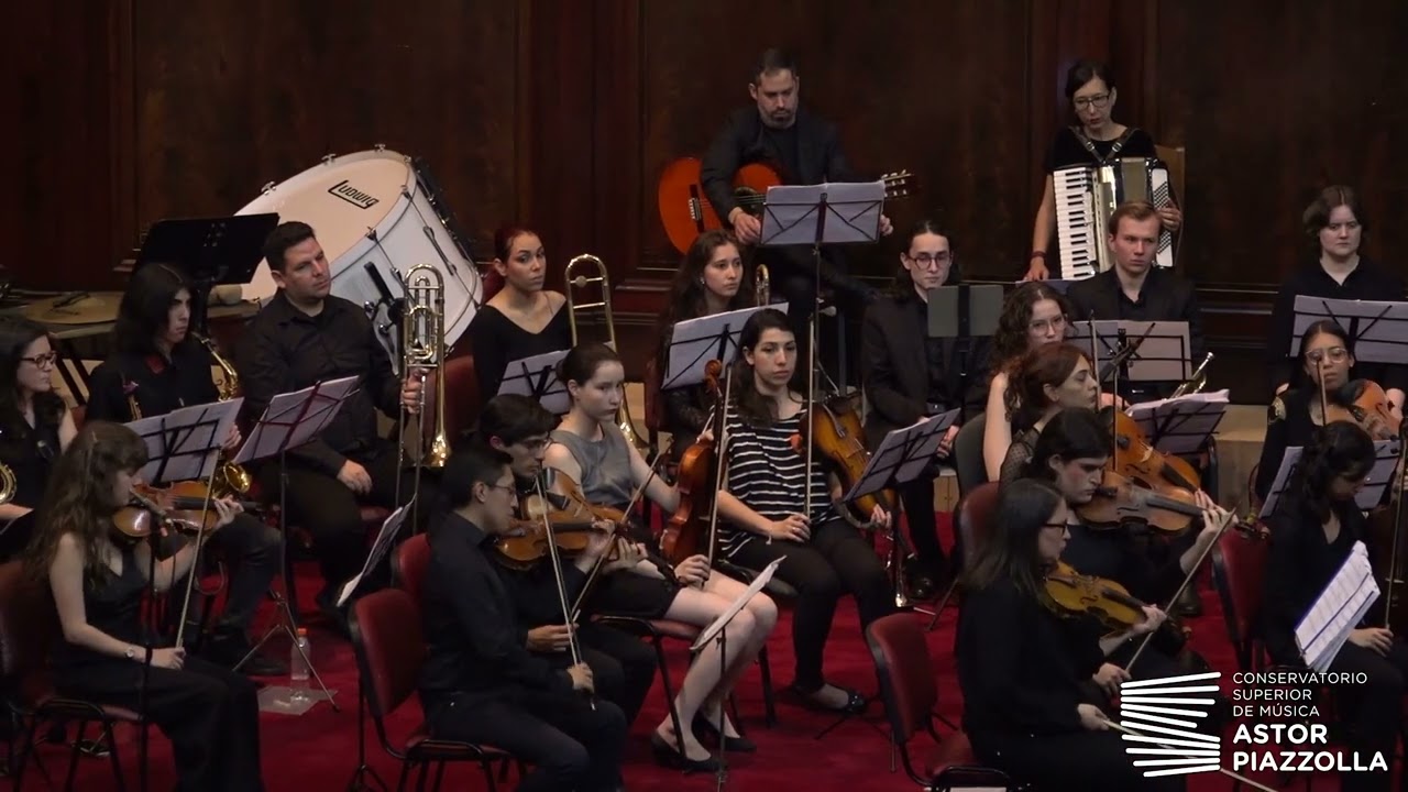 La Orquesta Sinfónica y Coros del Piazzolla en la Facultad de Derecho - UBA