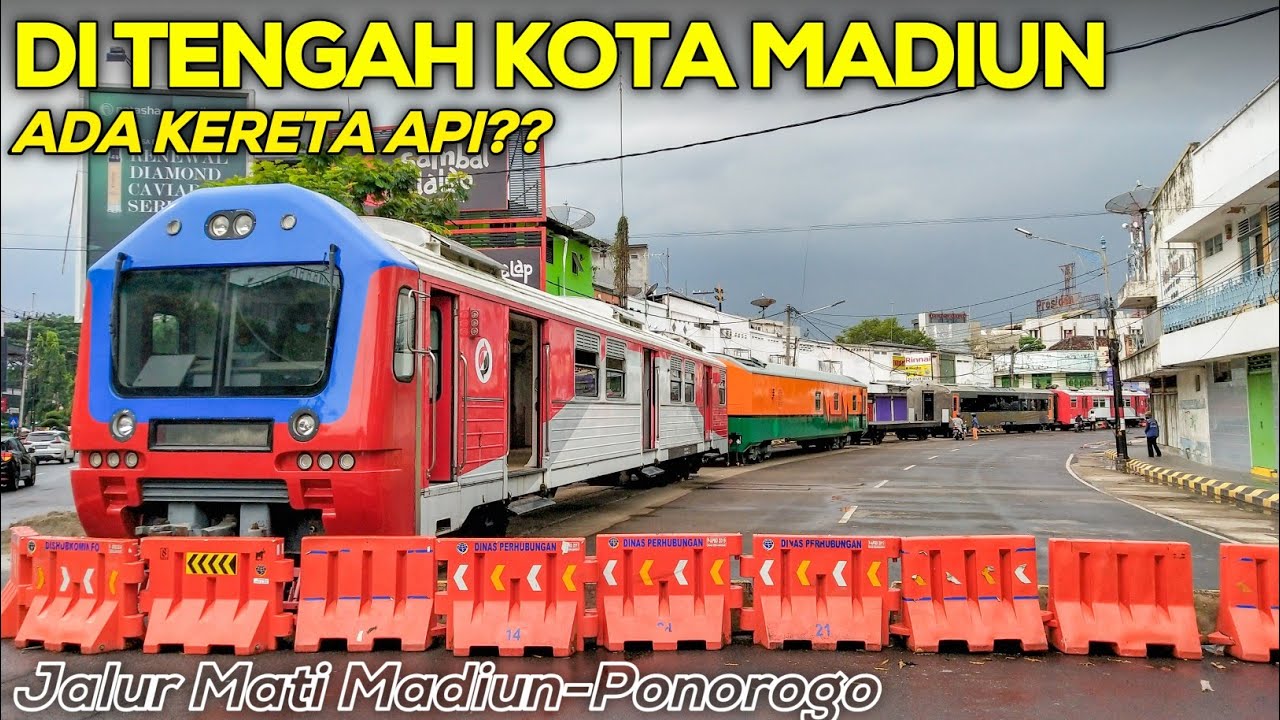 KERETA DI JALAN BOGOWONTO MADIUN!! REL MADIUN-PONOROGO