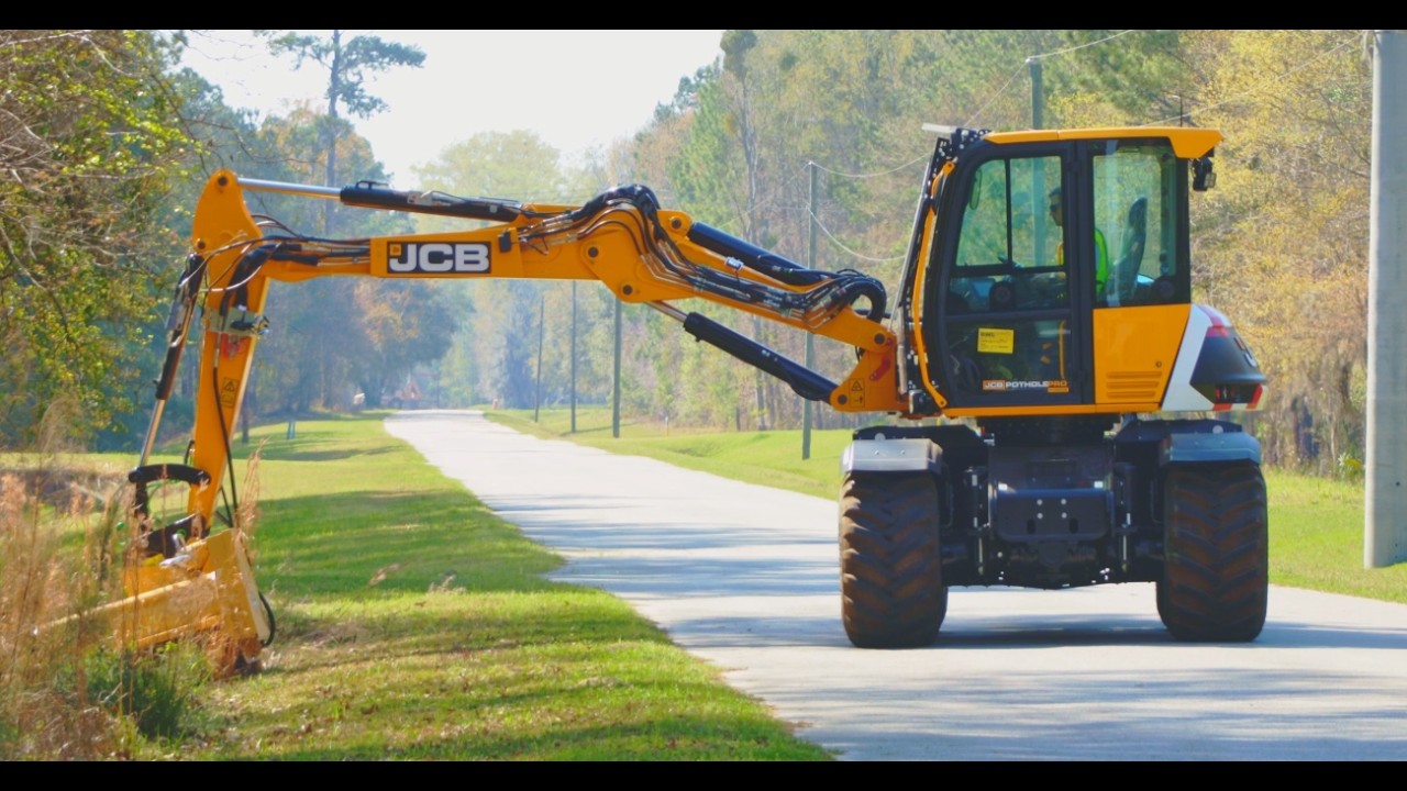 JCB Pothole Pro : Cut. Crop. Clean. With one machine.