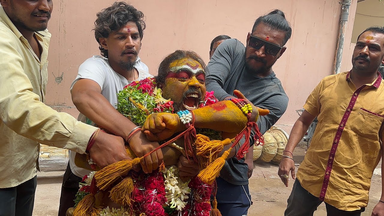 Talwar Shiva Potharaju Gavu at Sri Tulja Bhavani Mandir | Potharaju Shanthi | Lal Darwaza Bonalu