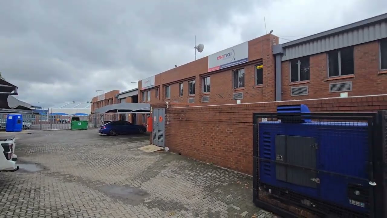 Neat 1040sqm industrial warehouse with main road exposure to let in Spartan