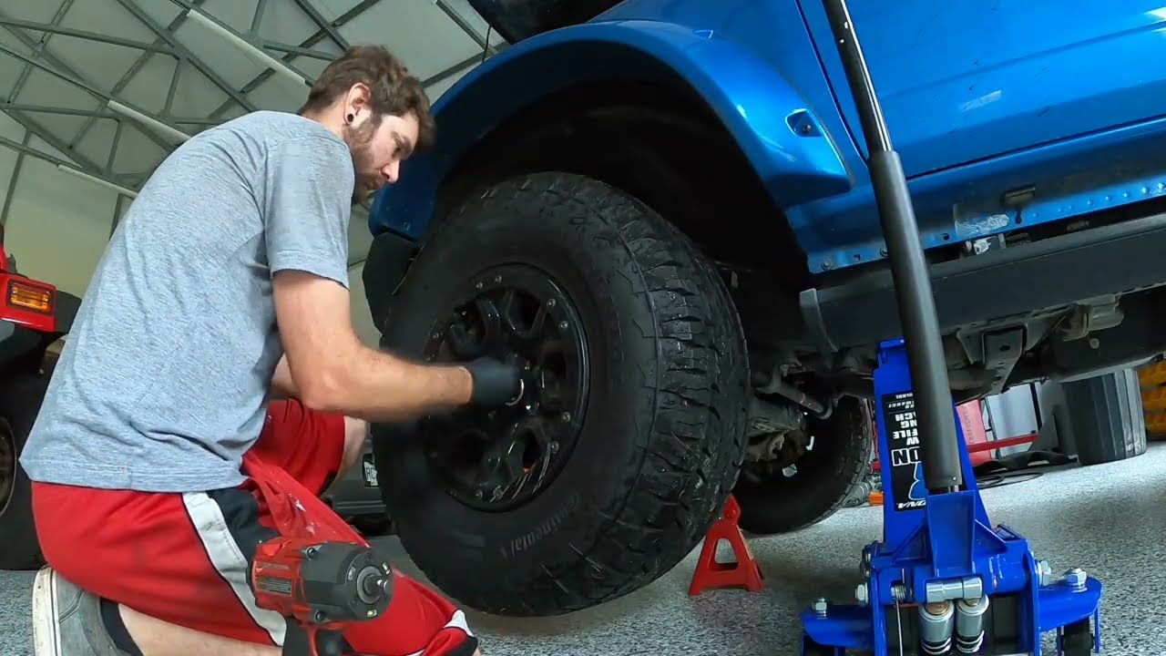 Замена передних и задних тормозных колодок и ротора Ford Bronco 6-го поколения (2022)