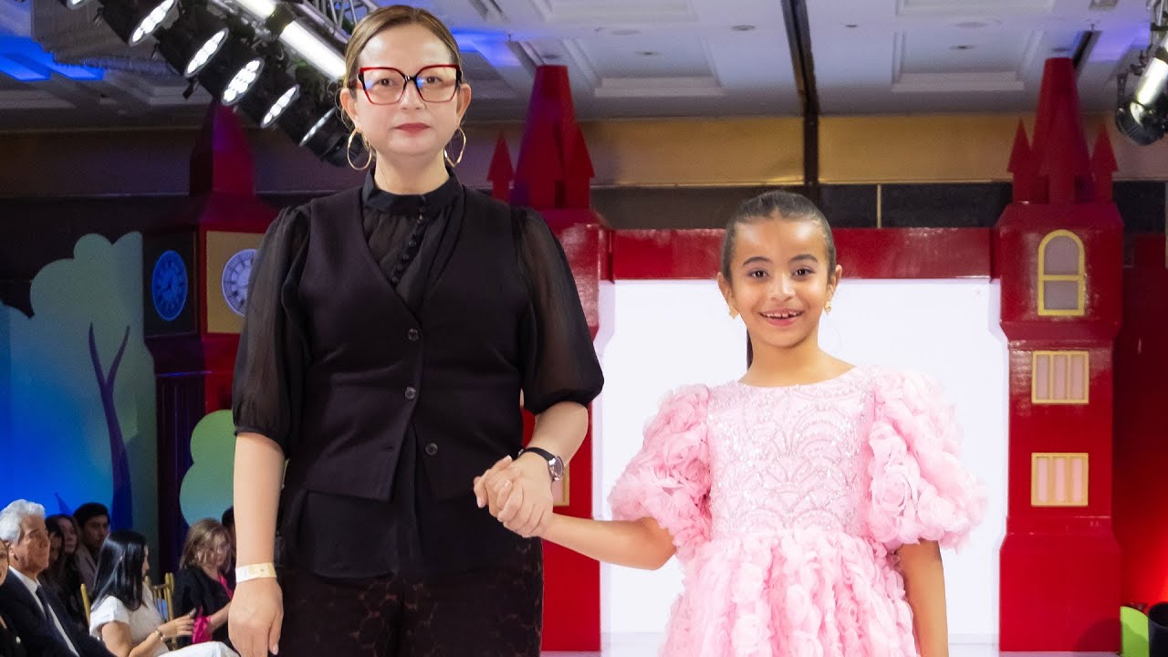 KUA Moda infantil viajo desde PERÚ para convertir CFK en un pasarela desbordada de talento y brillo.
