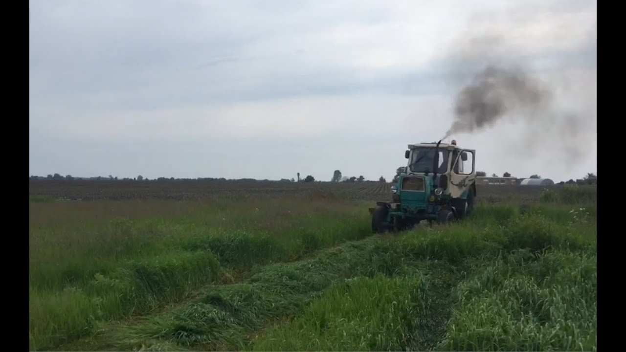 ЮМЗ-6 на заготовці сіна