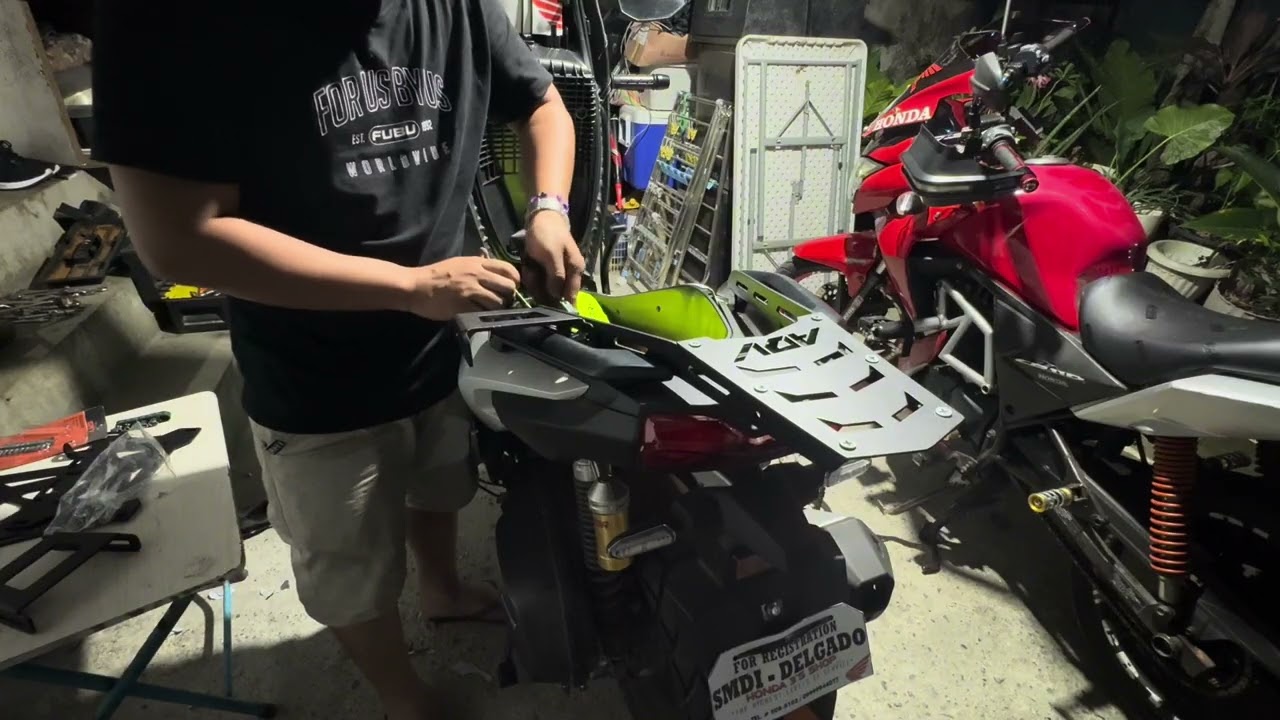 Paano magkabit ng top box bracket with side pannier sa adv 160| red motoshield top box bracket