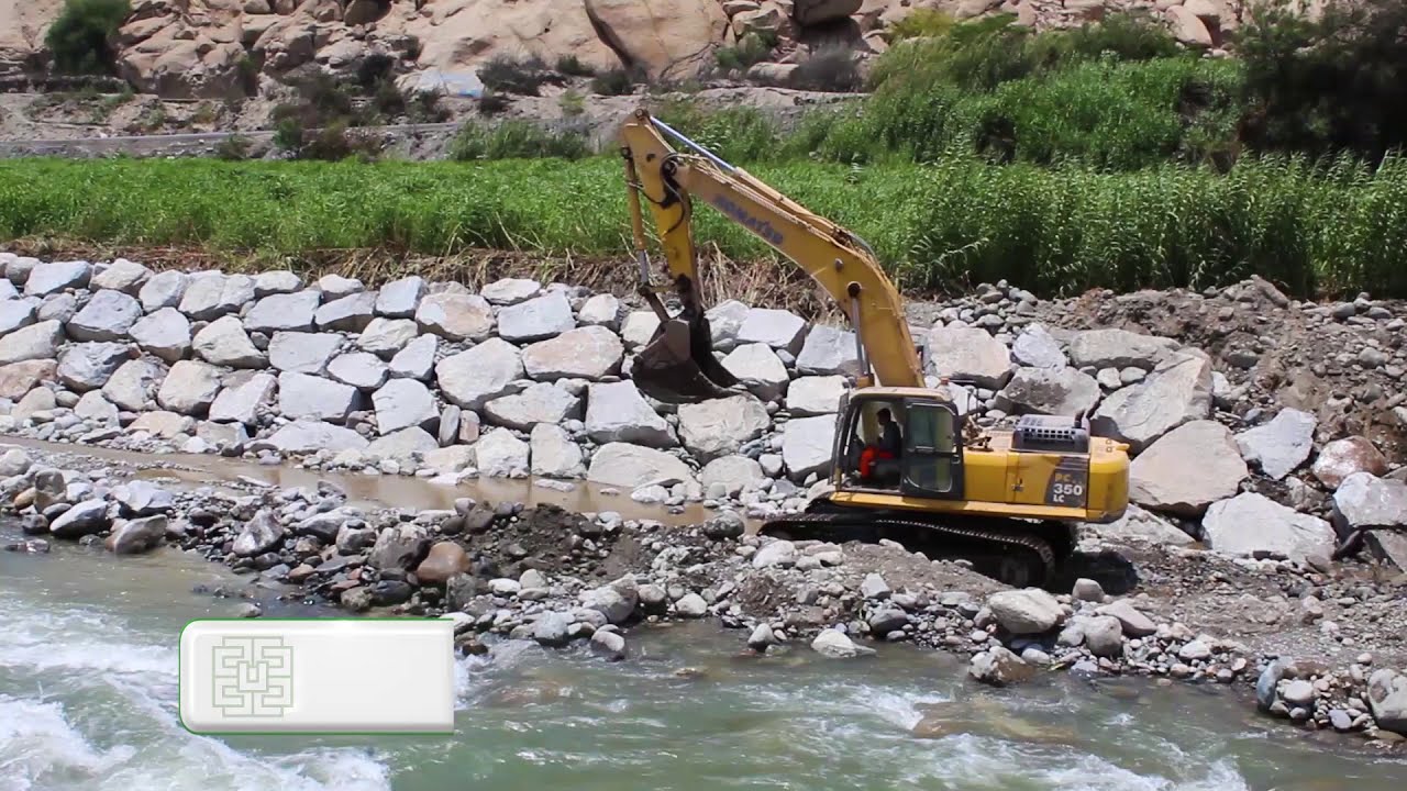 Labores de enrocado del Río Huaura. Culmina en el mes de Diciembre.