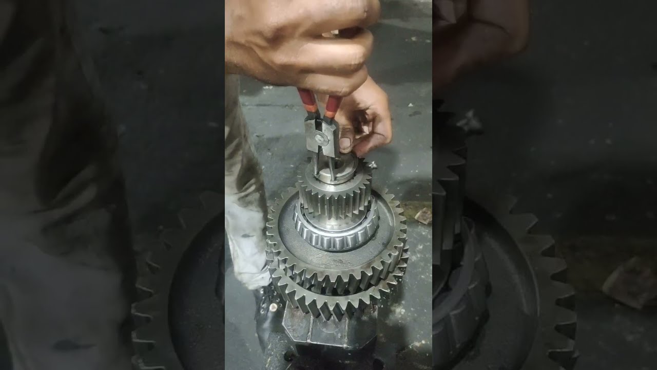 BharatBenz Tripper Gear Box Man Shaft Fitting | भारतबेंज गियरबॉक्स रिपेयर | Mechanic_boy | #gearbox