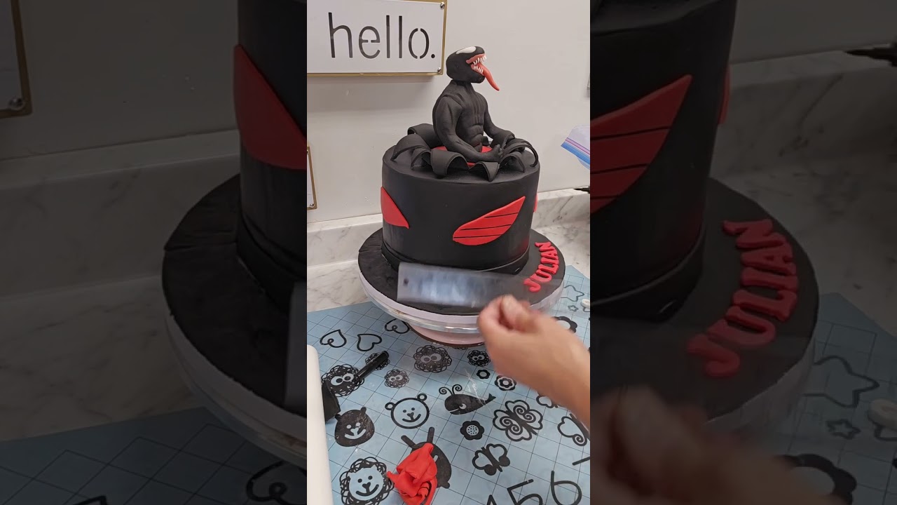 Venom cake