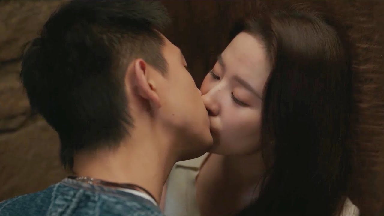 【Movie】終於在一起啦！村草半夜翻窗偷偷爬進女神臥室，跟她親得難捨難分！🍯去有風的地方｜劉亦菲 李現