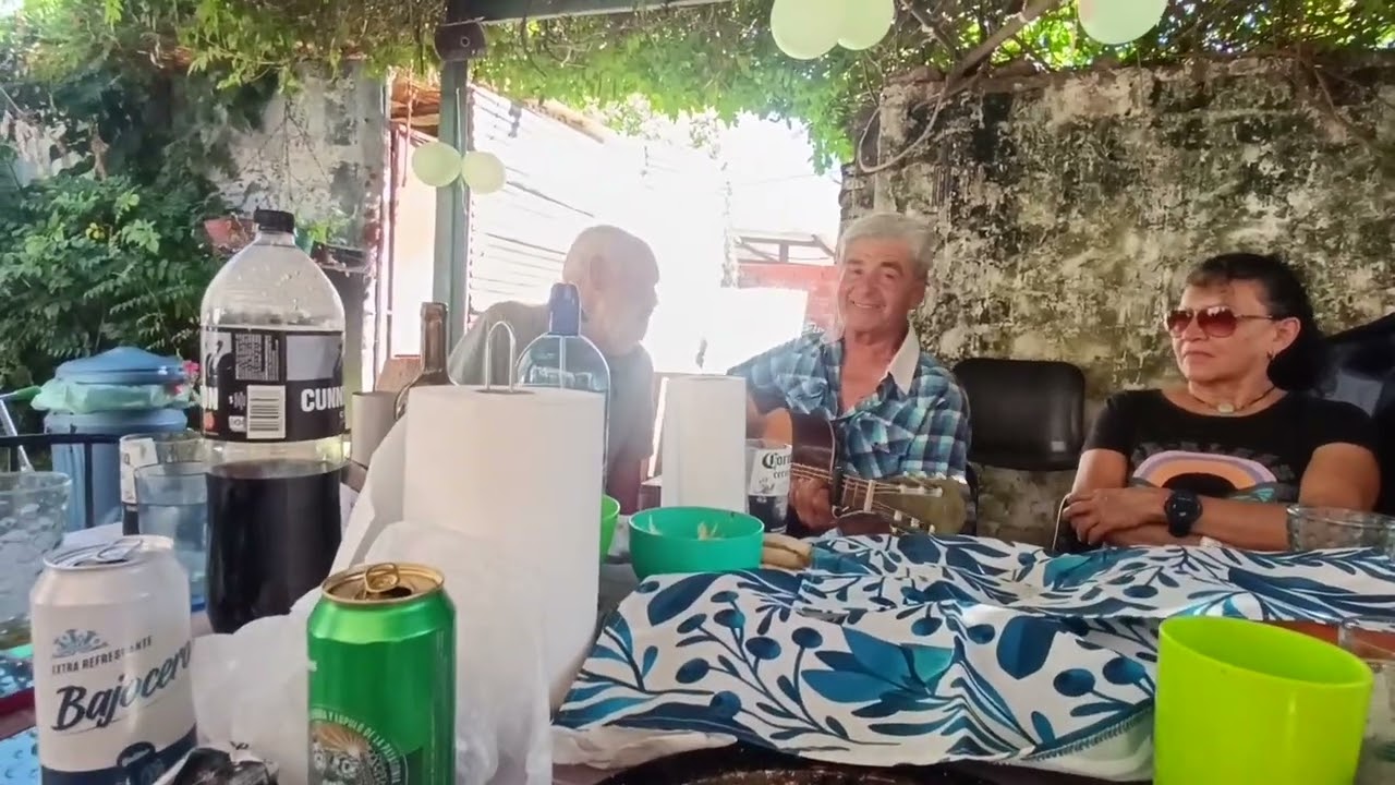 Cumpleaños del abuelo Roberto n70🎉😂 parte 2