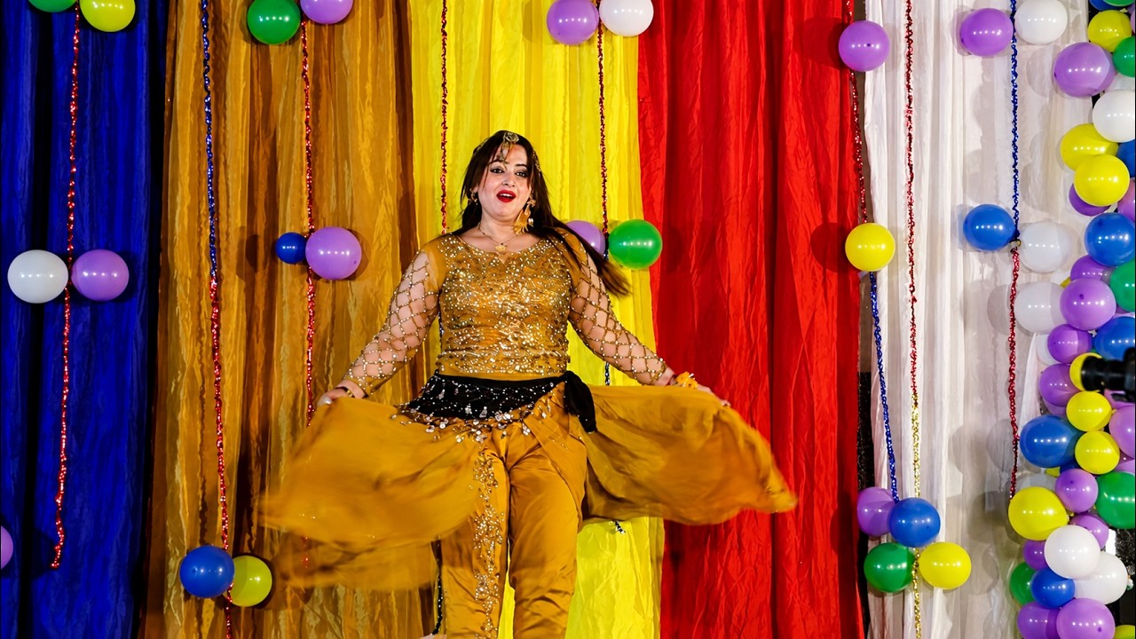Neelam Gul Shaking Pashto Mast Garam Stage Dance