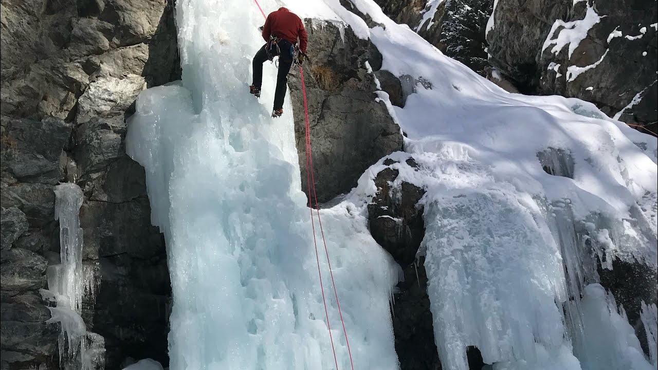 Lillaz gully Amphitheatre central WI4+ Cogne ice climbing GoPro POV