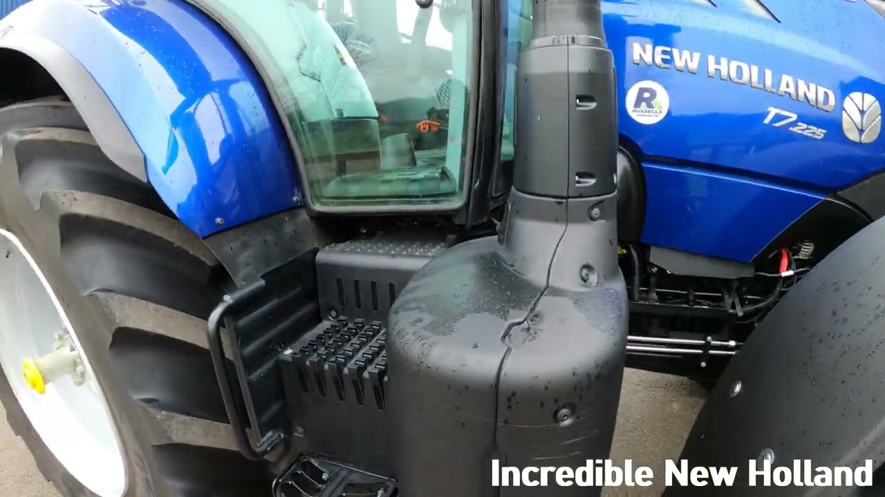 2022 New Holland T7.225 Blue Power 6.7 Litre 6-Cyl Tractor  (205/225HP) with Stewart Trailer