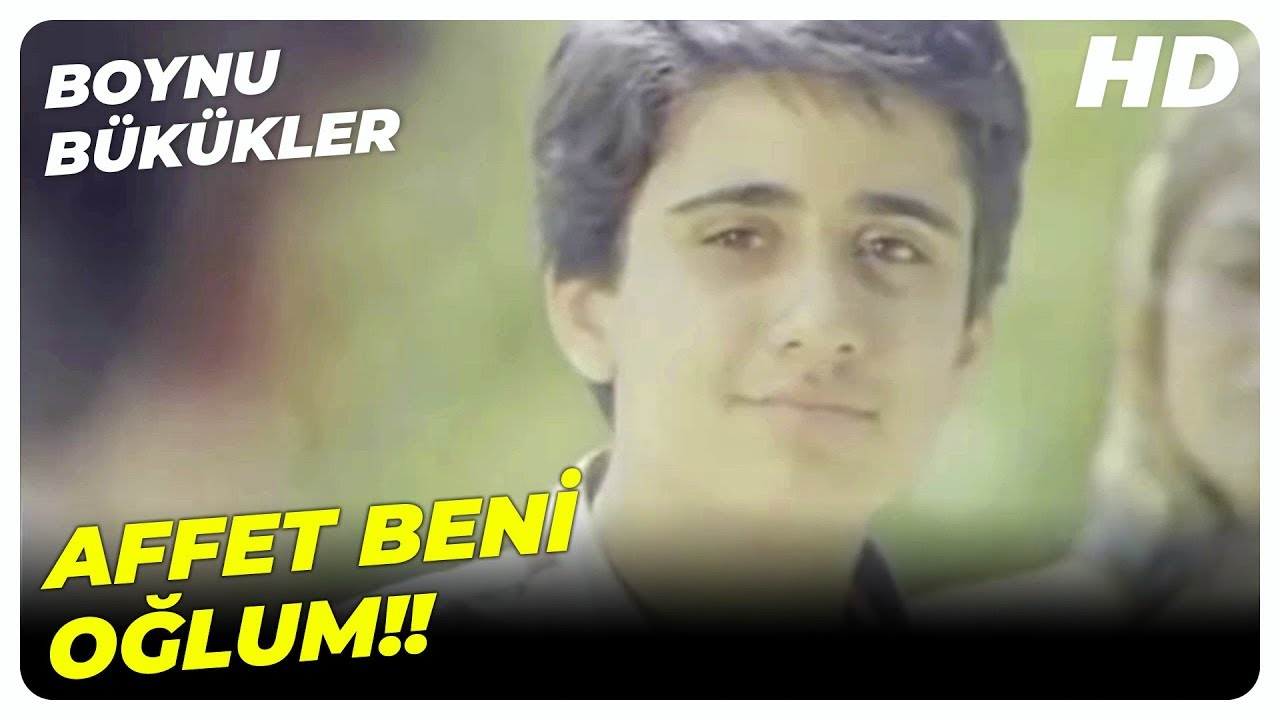 Boynu Bükükler - Emrah, Babasının Evini Satın Aldı! | Küçük Emrah Eski Türk Filmi