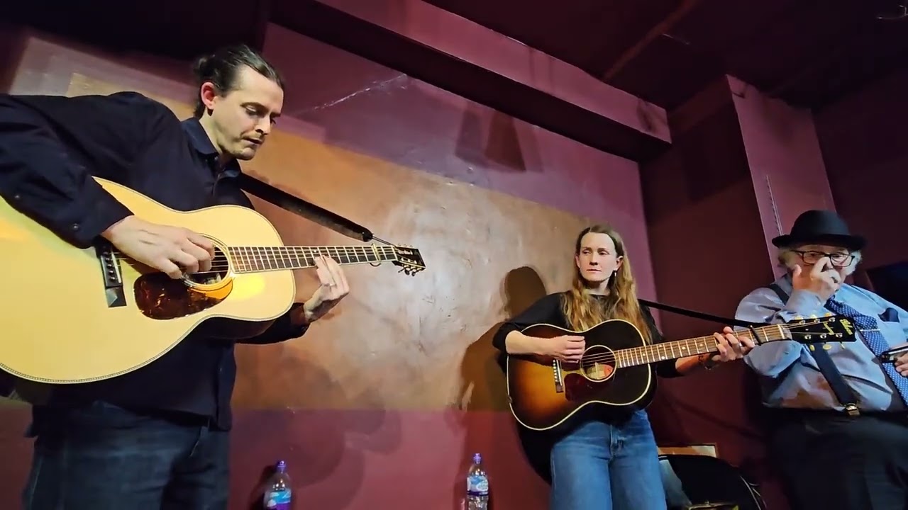 Kelvin Davies & Chloe Turner - Low and Lonely (Live @ Cuts - Soho Folk & Blues)