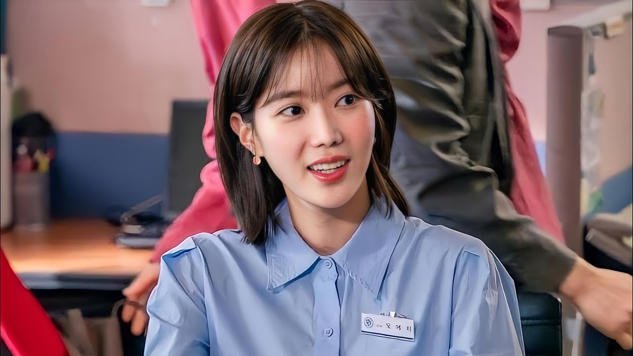 بنت سمينة تتعرض للتنمر بسبب وزنها لكنها بطريقة غريبة تجبر اجمل شاب في المدينة ع الوقوع في حبها