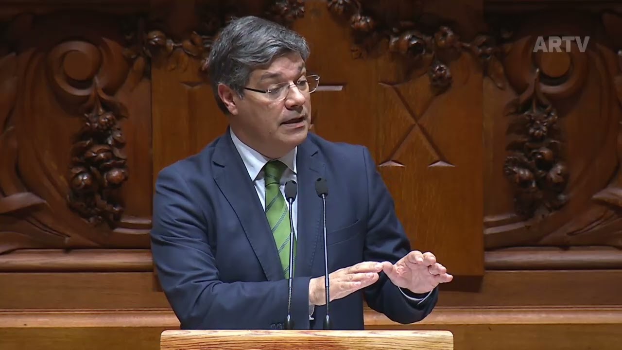 As acusações de racismo na sociedade, no desporto e no sistema político | Eurico Brilhante Dias
