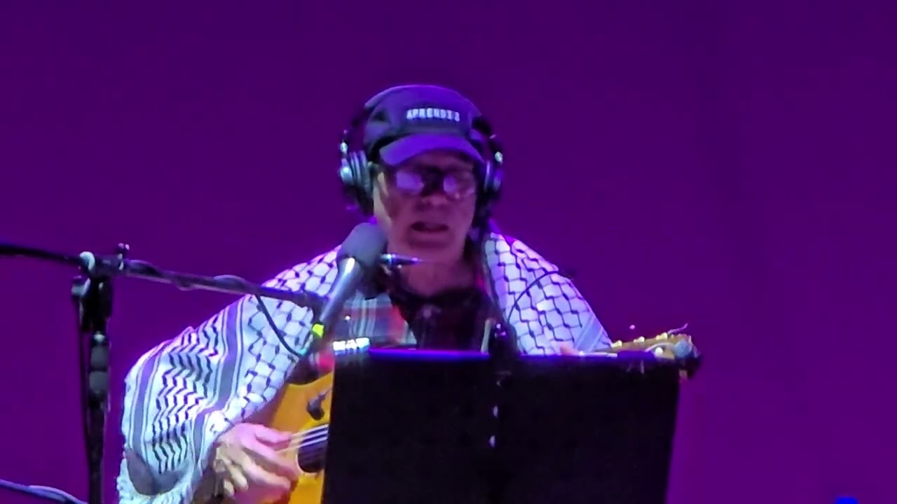 HALT y La era esta pariendo un corazón. Silvio Rodriguez. Cali. Nov 2 2025.