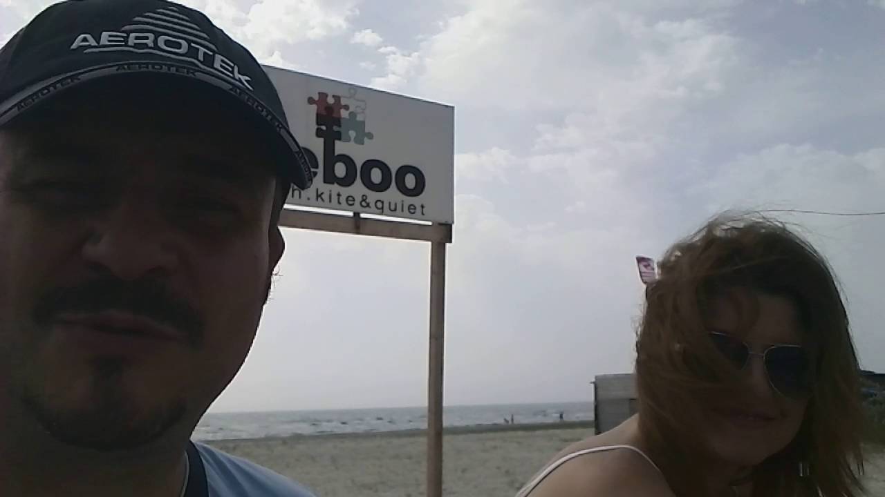 Hugo Boss ( parodie Versace) pe faleza