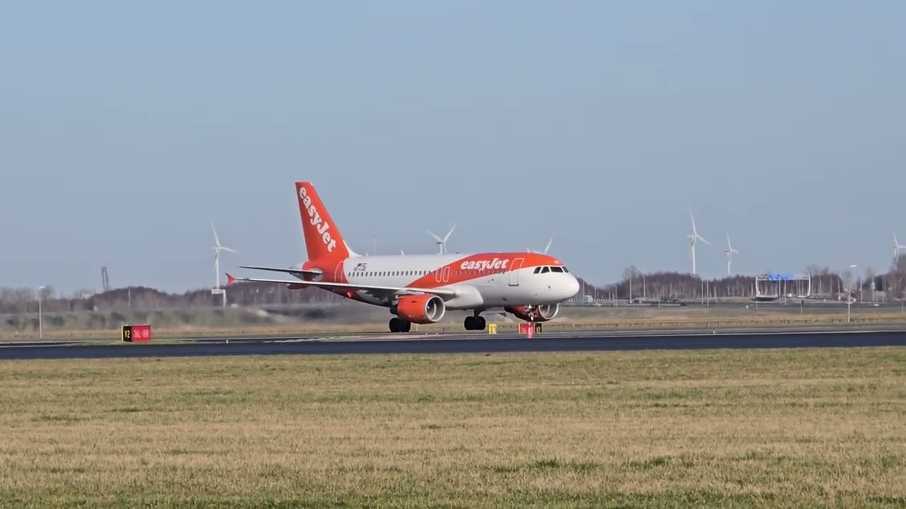 Airbus operated Easyjet en Boeing operated KLM. Zaterdag 07-02-2026. Samsung S24 ultra.