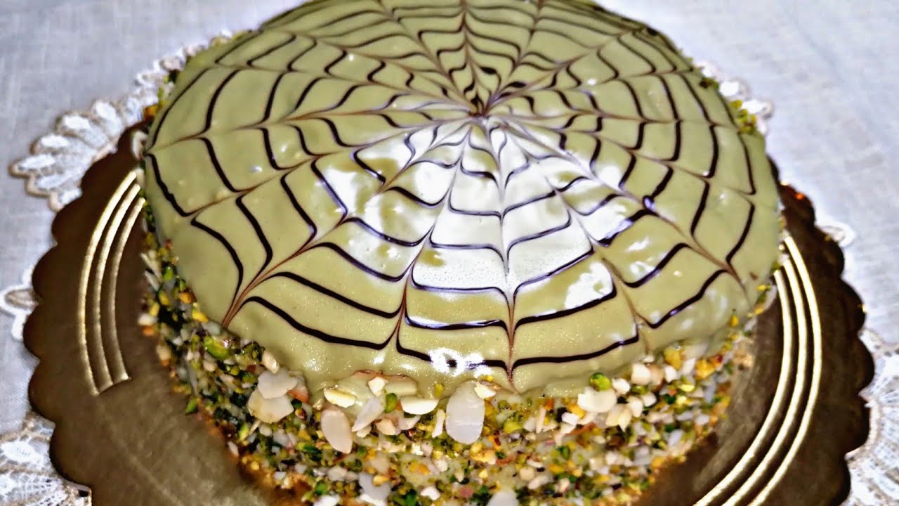 كيكة بالكريمة الفستق أو البيستاش رااقية وااائعة بمذاق ولا أروع😋😋
