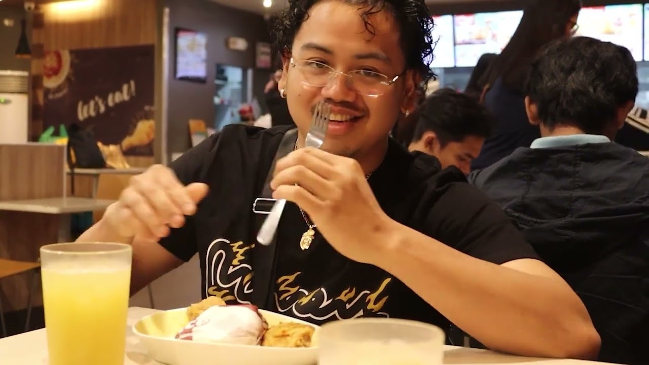 SALT PAPI EATS JOLLIBEE IN PHILIPPINES