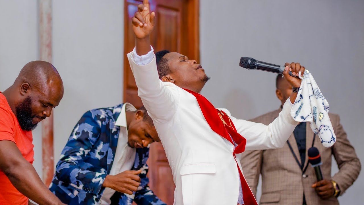 NICHOLAUS EXSAVELY HAKUNA WA KUFANANA NA YESU (Official video mp4)